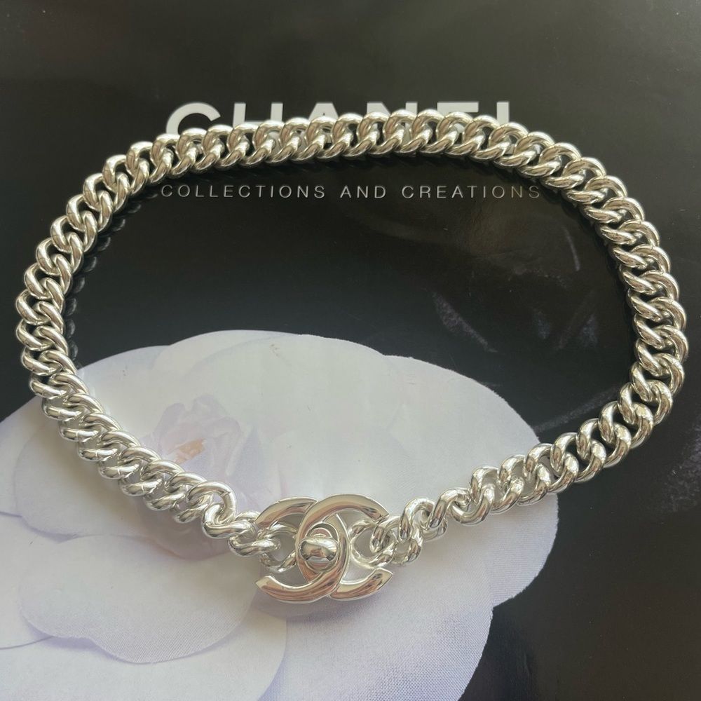 Sold AUTHENTIC Chanel silver tone large chunky CC Turnlock jumbo choker - Picture 1 of 7